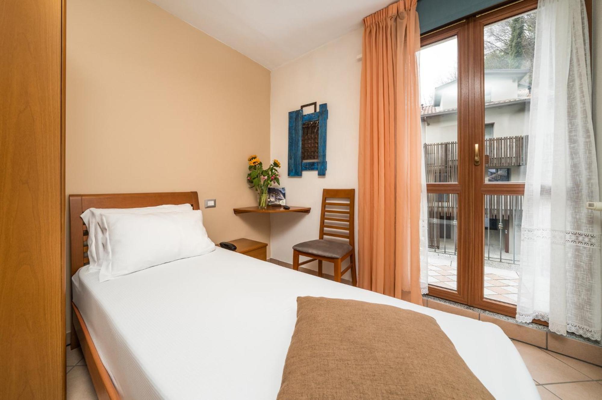 Hotel Oasi 3*