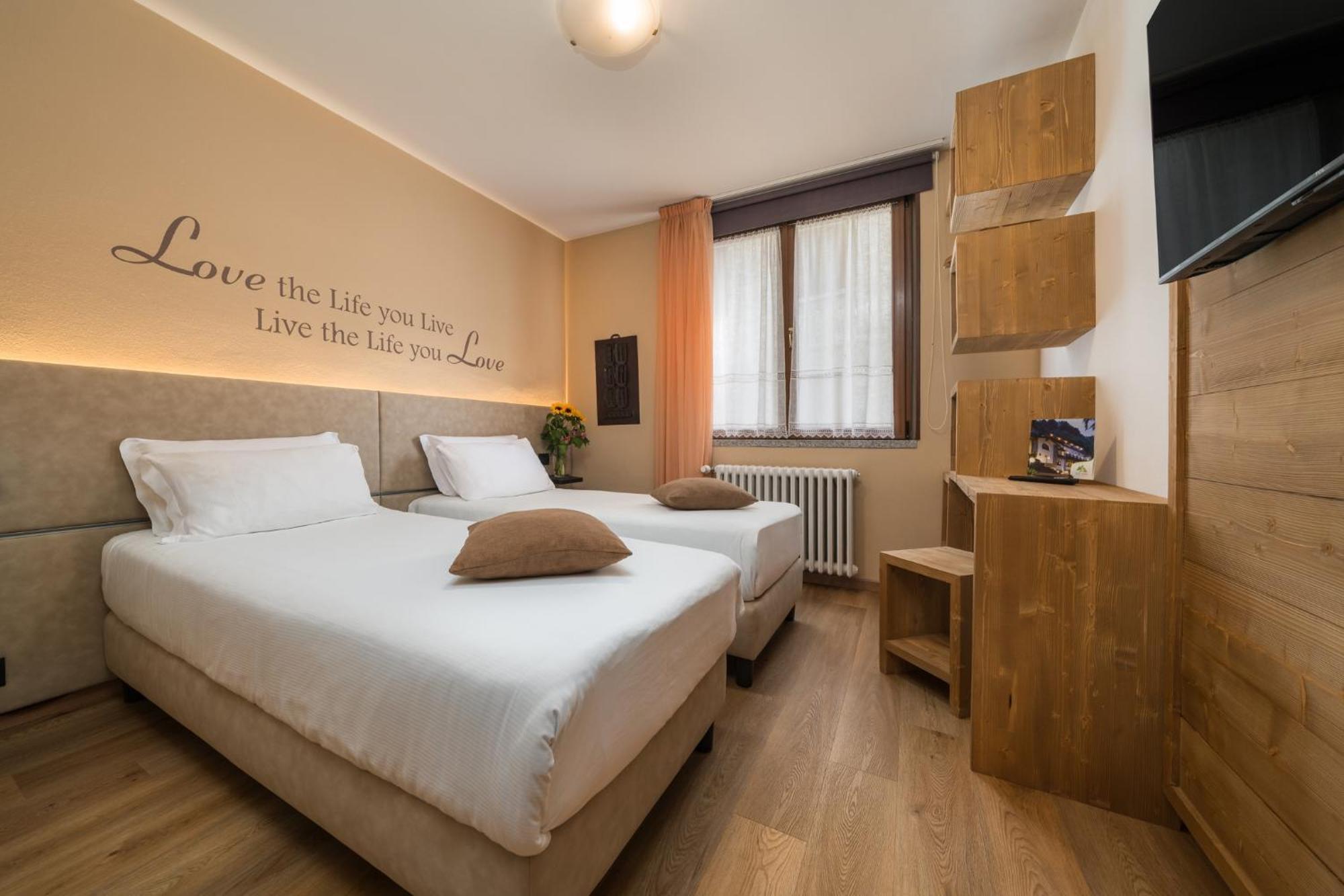Hotel Oasi 3*