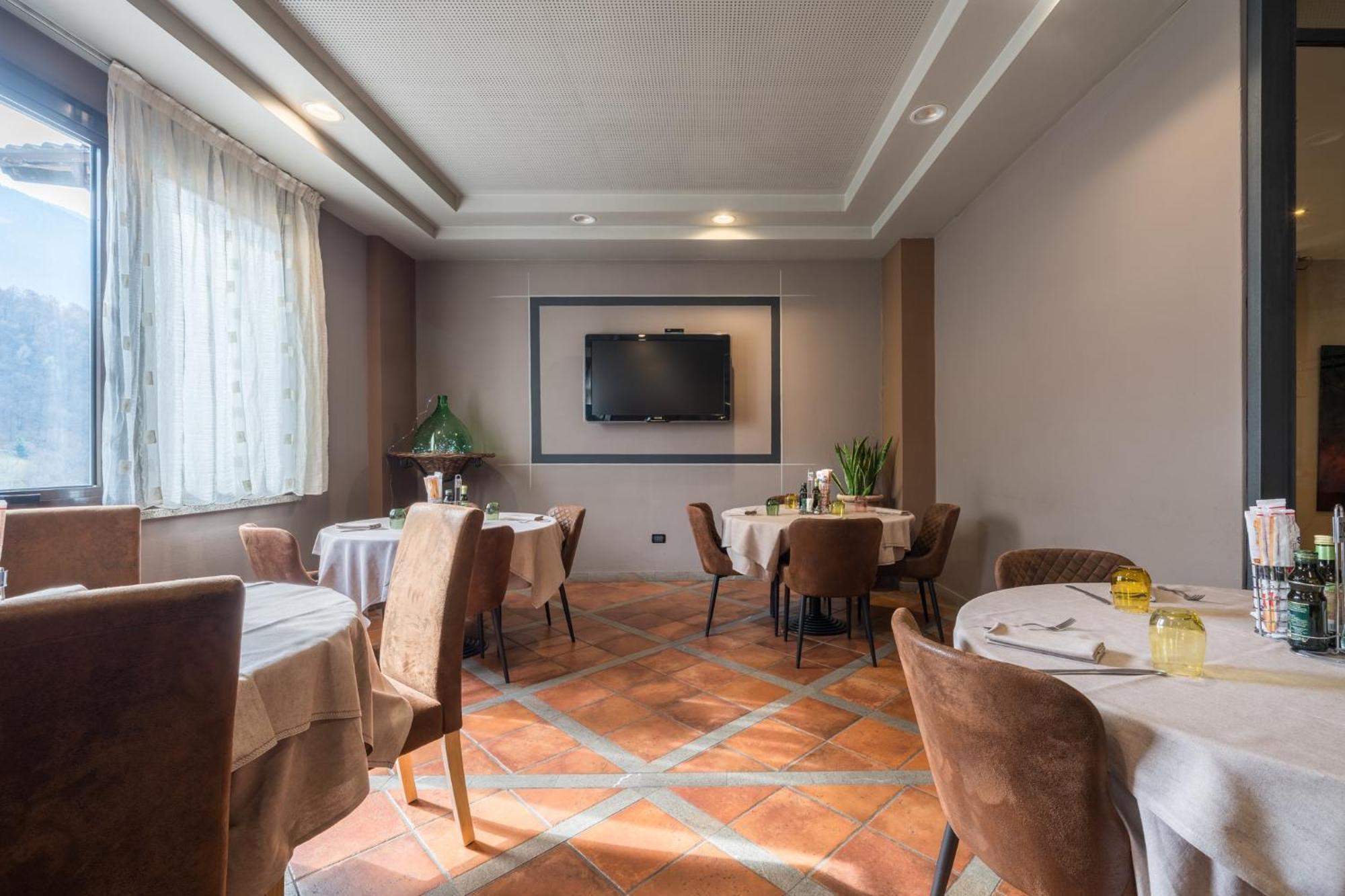 Hotel Oasi 3*